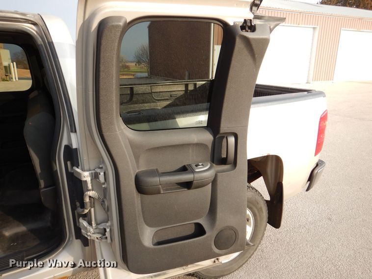 image for item MJ9907 2008 Chevrolet Silverado 1500 LT  Ext. Cab pickup truck