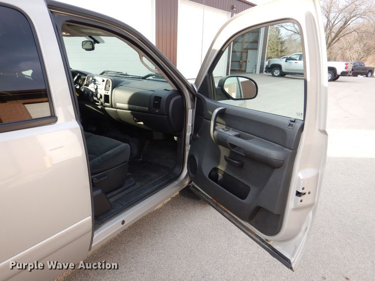 image for item MJ9907 2008 Chevrolet Silverado 1500 LT  Ext. Cab pickup truck