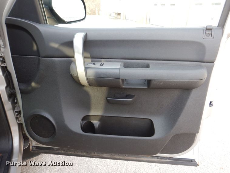 image for item MJ9907 2008 Chevrolet Silverado 1500 LT  Ext. Cab pickup truck