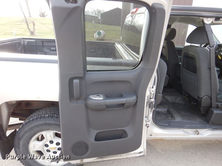 image for item MJ9907 2008 Chevrolet Silverado 1500 LT  Ext. Cab pickup truck