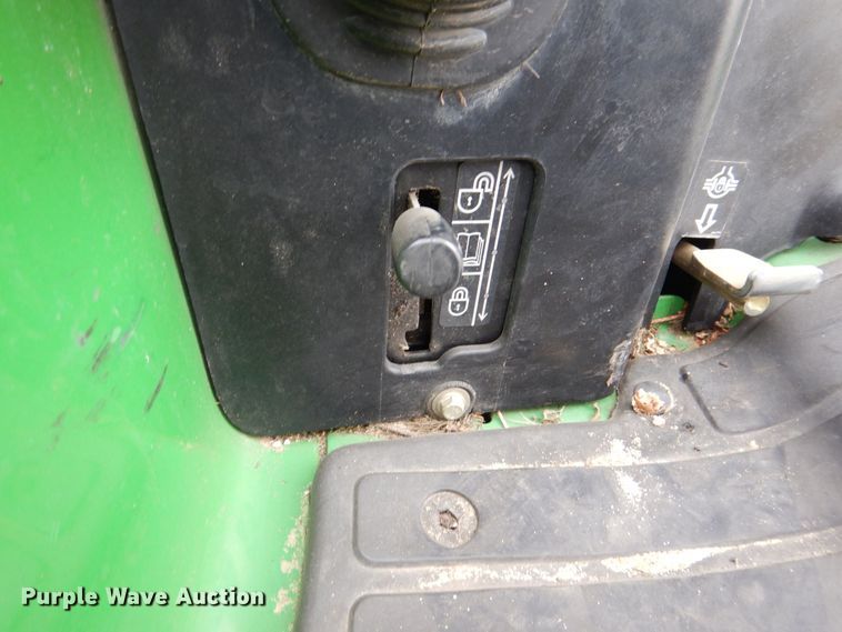 image for item MJ9912 2008 John Deere 4120  MFWD tractor