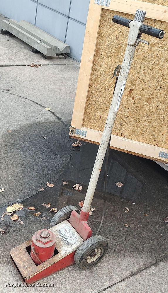 image for item MM9915 Blackhawk 67415  pneumatic jack