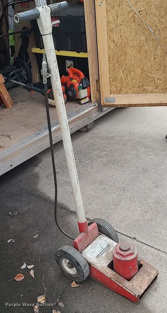 image for item MM9915 Blackhawk 67415  pneumatic jack