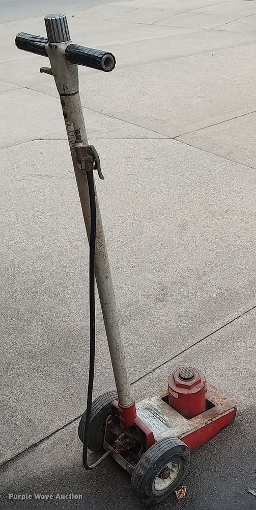 image for item MM9915 Blackhawk 67415  pneumatic jack