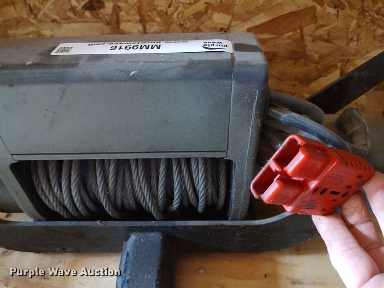 image for item MM9916 Warn XD9000i  winch