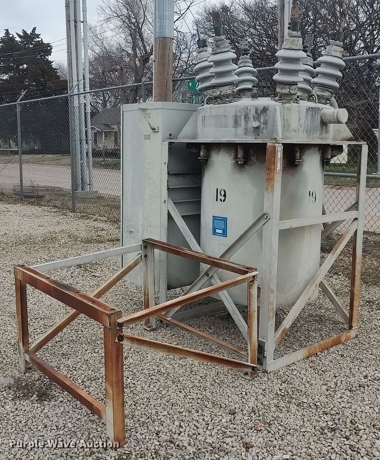 image for item MM9917 Oil circuit breaker