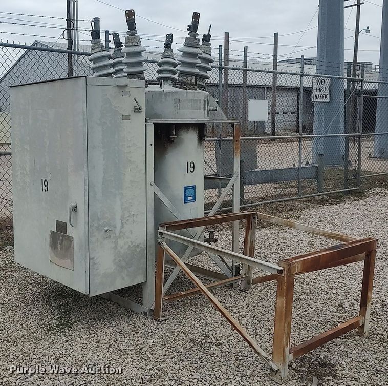 image for item MM9917 Oil circuit breaker