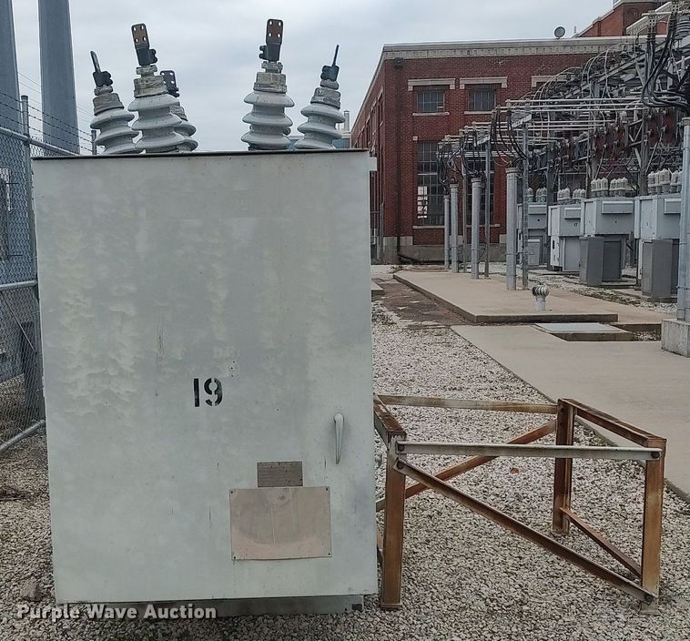 image for item MM9917 Oil circuit breaker