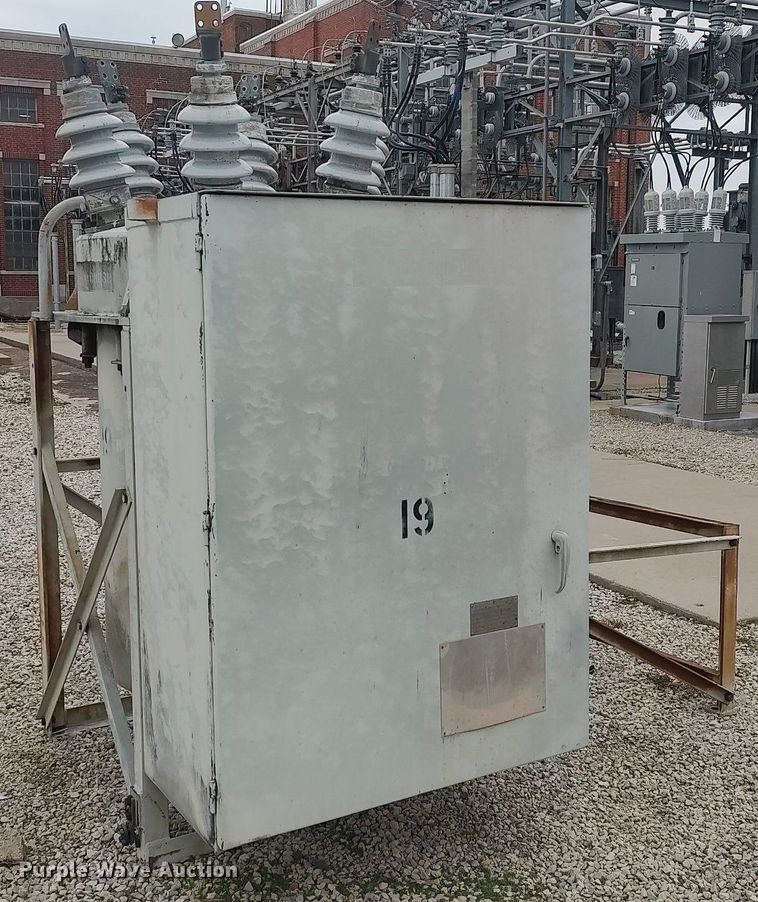 image for item MM9917 Oil circuit breaker