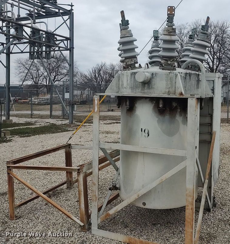 image for item MM9917 Oil circuit breaker