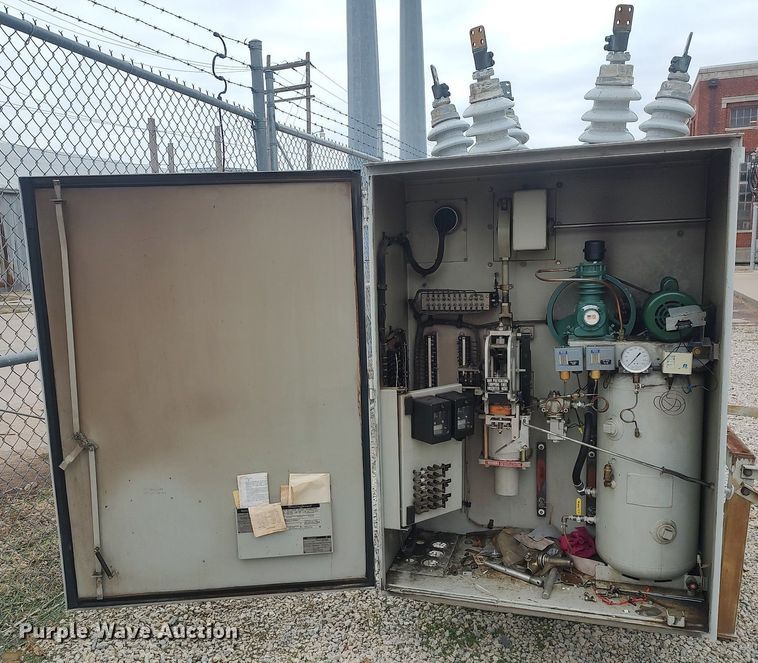 image for item MM9917 Oil circuit breaker