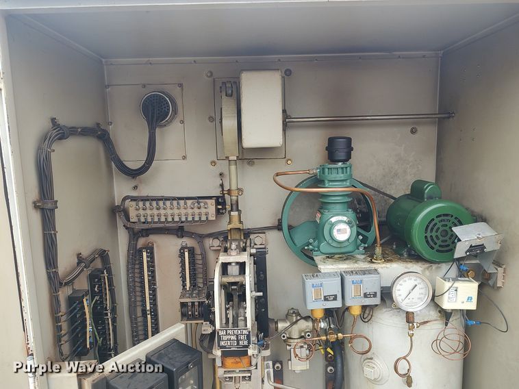 image for item MM9917 Oil circuit breaker