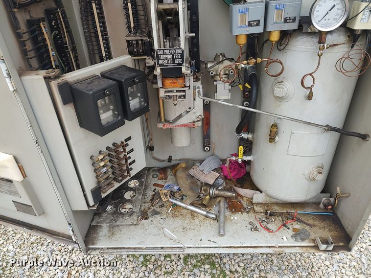 image for item MM9917 Oil circuit breaker