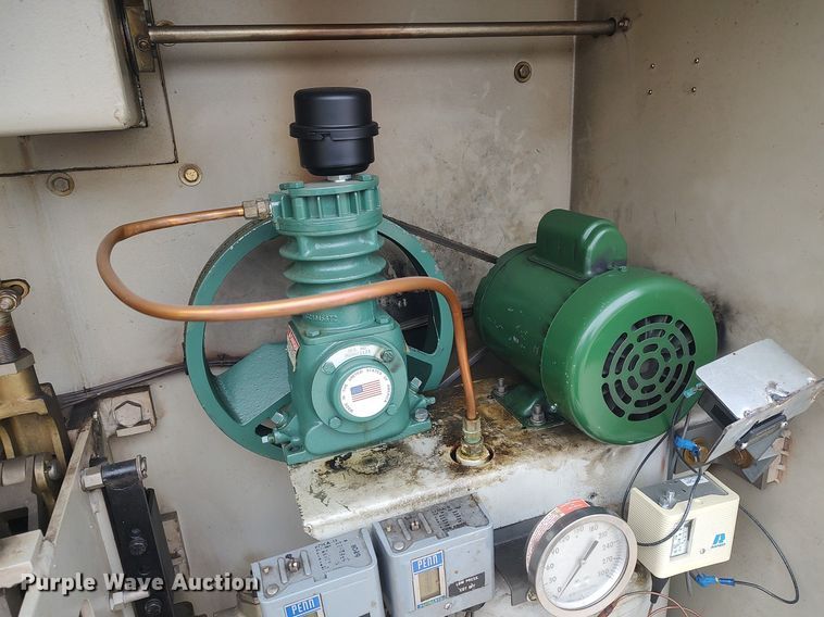 image for item MM9917 Oil circuit breaker