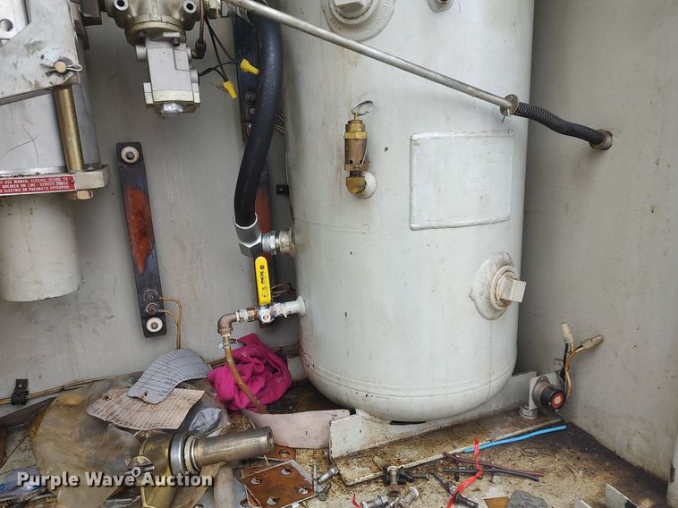 image for item MM9917 Oil circuit breaker