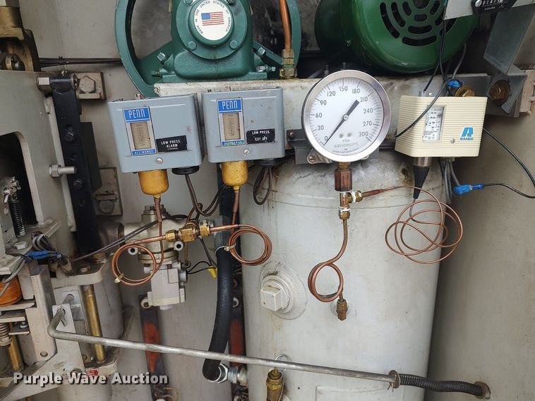 image for item MM9917 Oil circuit breaker