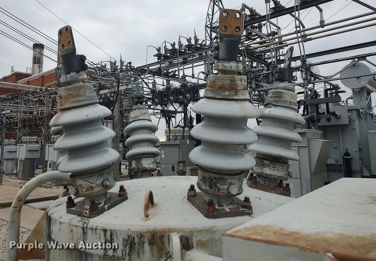 image for item MM9917 Oil circuit breaker