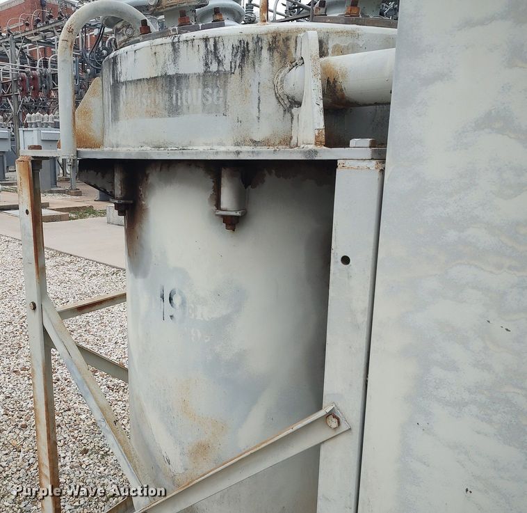 image for item MM9917 Oil circuit breaker