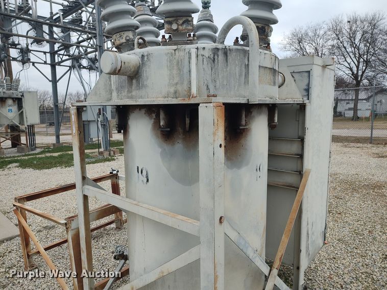 image for item MM9917 Oil circuit breaker