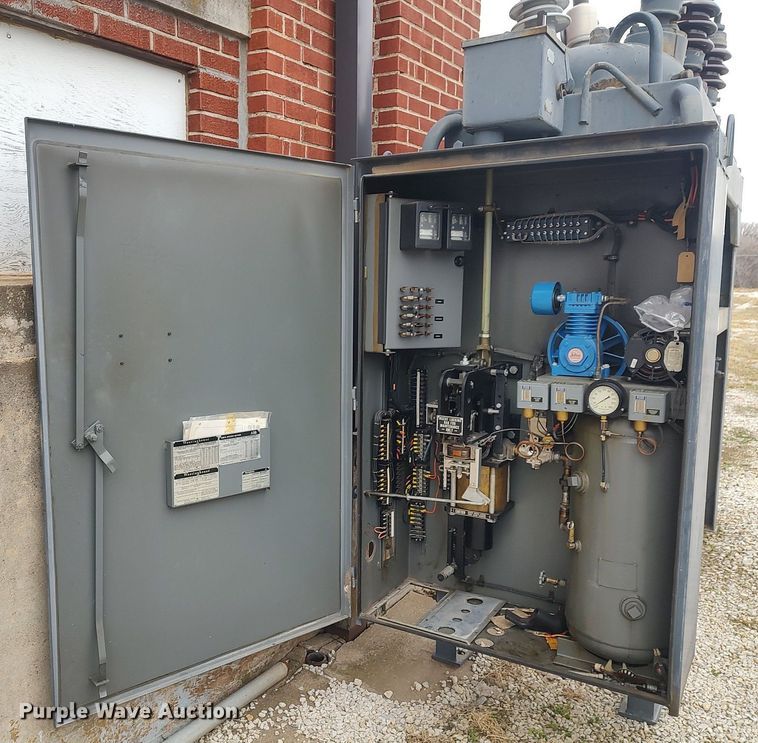 image for item MM9918 Oil circuit breaker