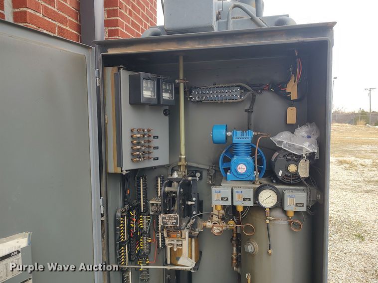 image for item MM9918 Oil circuit breaker