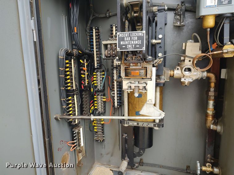 image for item MM9918 Oil circuit breaker