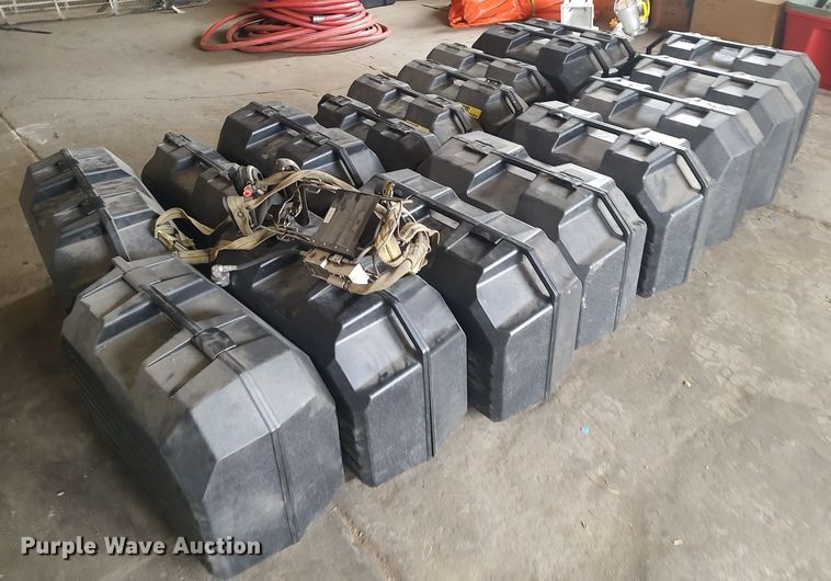 image for item MM9925 SCBA tanks and airpacks