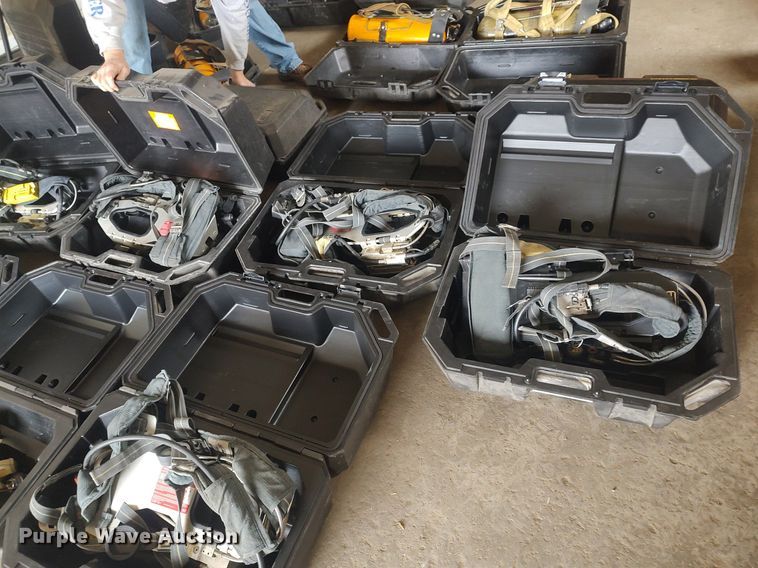 image for item MM9925 SCBA tanks and airpacks