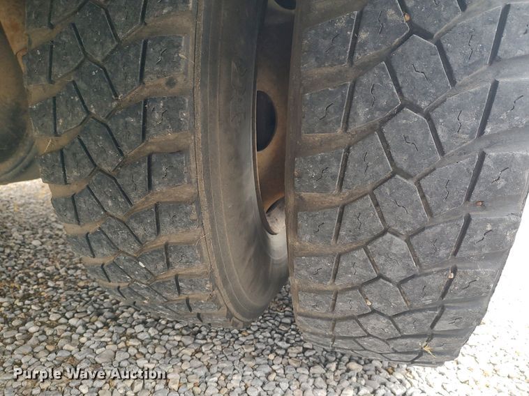 image for item MM9932 1998 Blue Bird TC2000  school bus