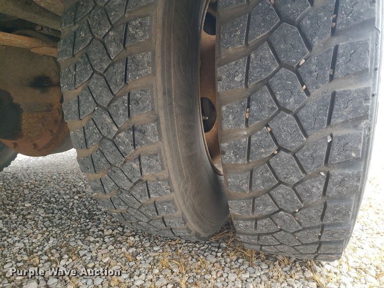 image for item MM9932 1998 Blue Bird TC2000  school bus