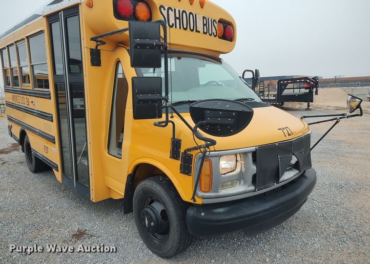 image for item MM9934 1998 Chevrolet Express G3500  school bus