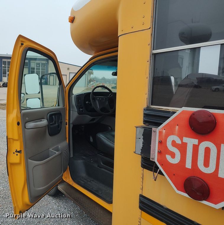 image for item MM9934 1998 Chevrolet Express G3500  school bus