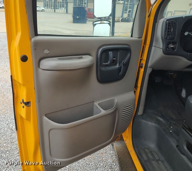 image for item MM9934 1998 Chevrolet Express G3500  school bus