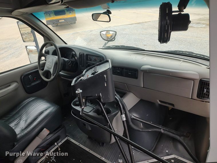 image for item MM9934 1998 Chevrolet Express G3500  school bus