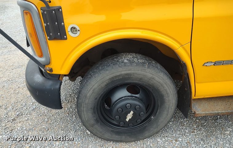 image for item MM9934 1998 Chevrolet Express G3500  school bus