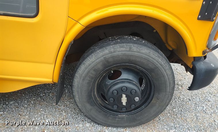 image for item MM9934 1998 Chevrolet Express G3500  school bus