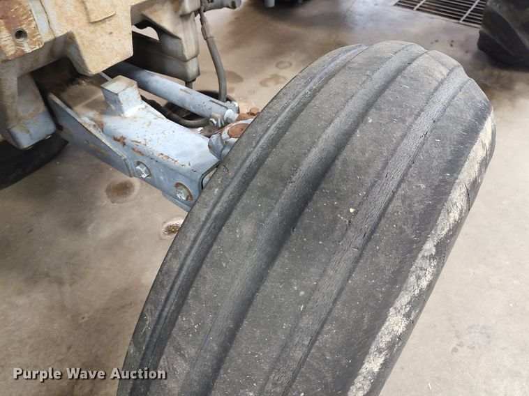 image for item MM9938 1998 New Holland 7610  tractor