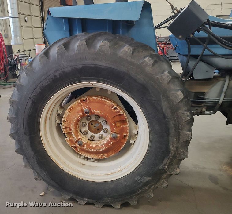 image for item MM9938 1998 New Holland 7610  tractor