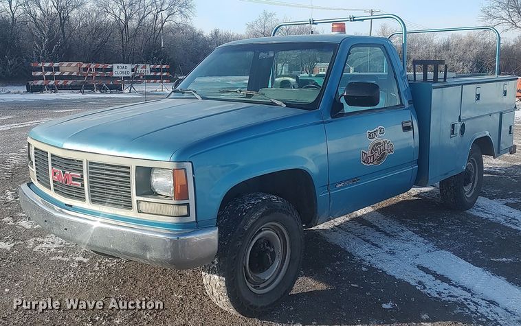 image for item MM9945 1993 GMC Sierra C2500  utility bed pickup truck