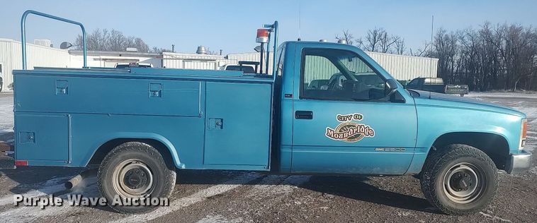 image for item MM9945 1993 GMC Sierra C2500  utility bed pickup truck