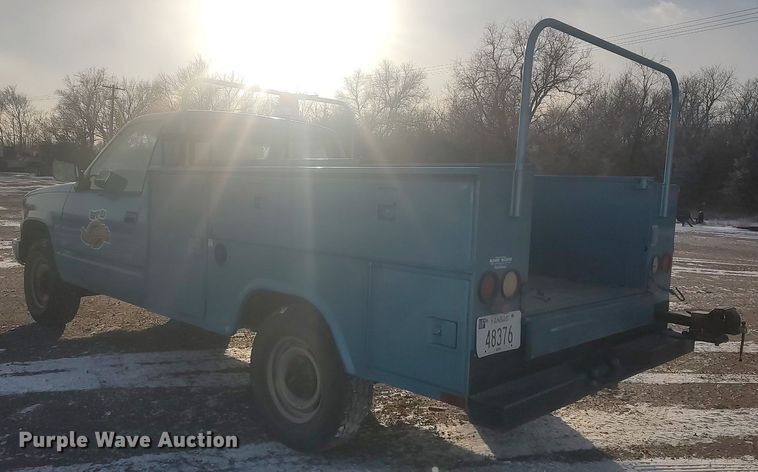 image for item MM9945 1993 GMC Sierra C2500  utility bed pickup truck