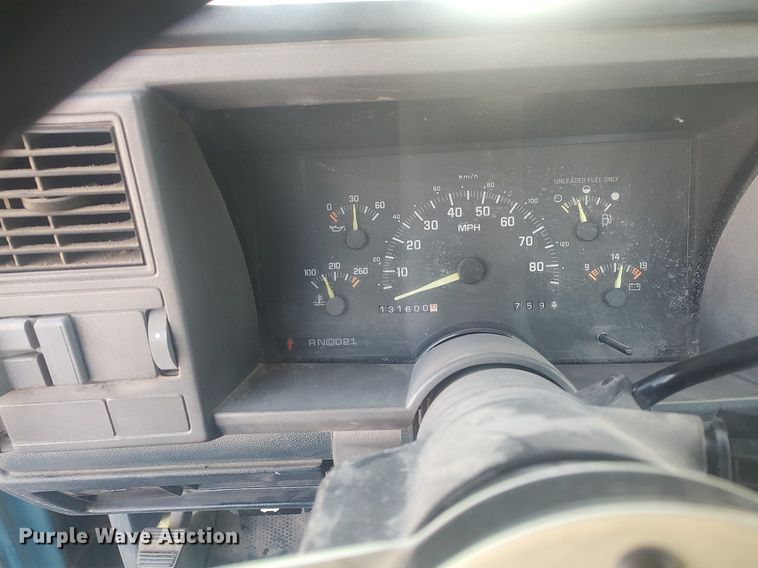 image for item MM9945 1993 GMC Sierra C2500  utility bed pickup truck