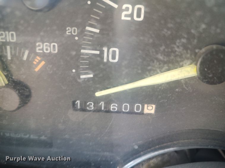 image for item MM9945 1993 GMC Sierra C2500  utility bed pickup truck