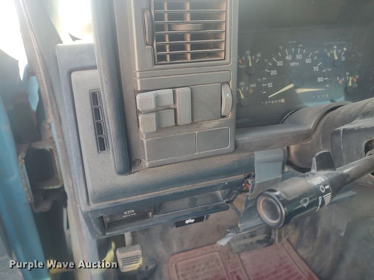 image for item MM9945 1993 GMC Sierra C2500  utility bed pickup truck