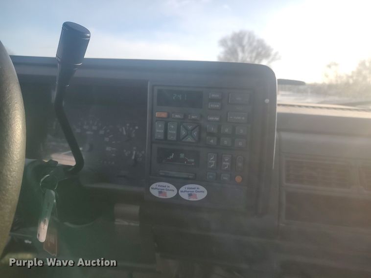 image for item MM9945 1993 GMC Sierra C2500  utility bed pickup truck