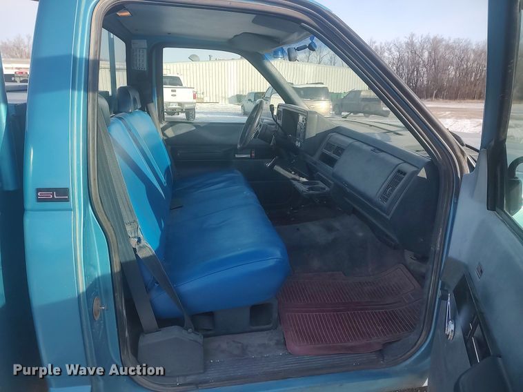 image for item MM9945 1993 GMC Sierra C2500  utility bed pickup truck