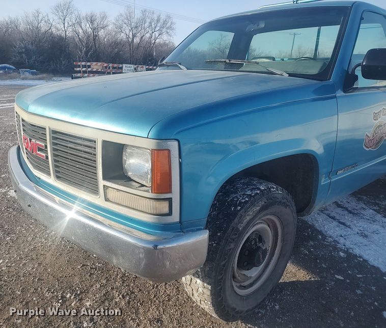 image for item MM9945 1993 GMC Sierra C2500  utility bed pickup truck