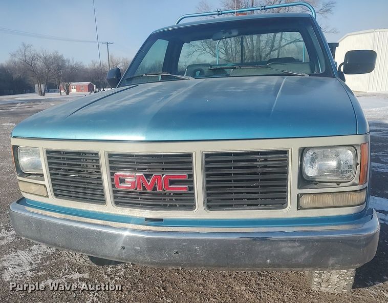 image for item MM9945 1993 GMC Sierra C2500  utility bed pickup truck