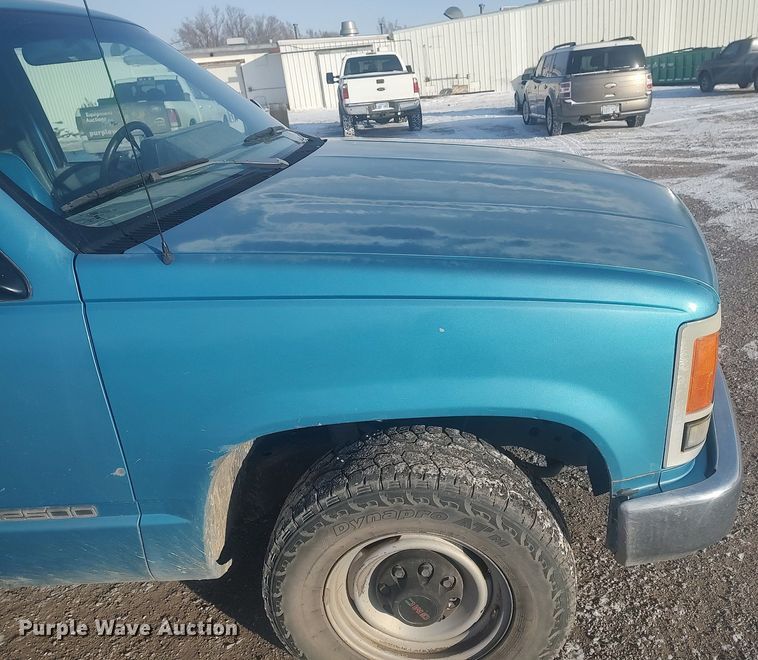 image for item MM9945 1993 GMC Sierra C2500  utility bed pickup truck