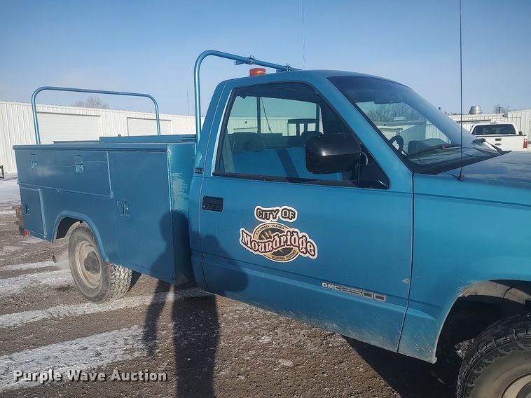 image for item MM9945 1993 GMC Sierra C2500  utility bed pickup truck